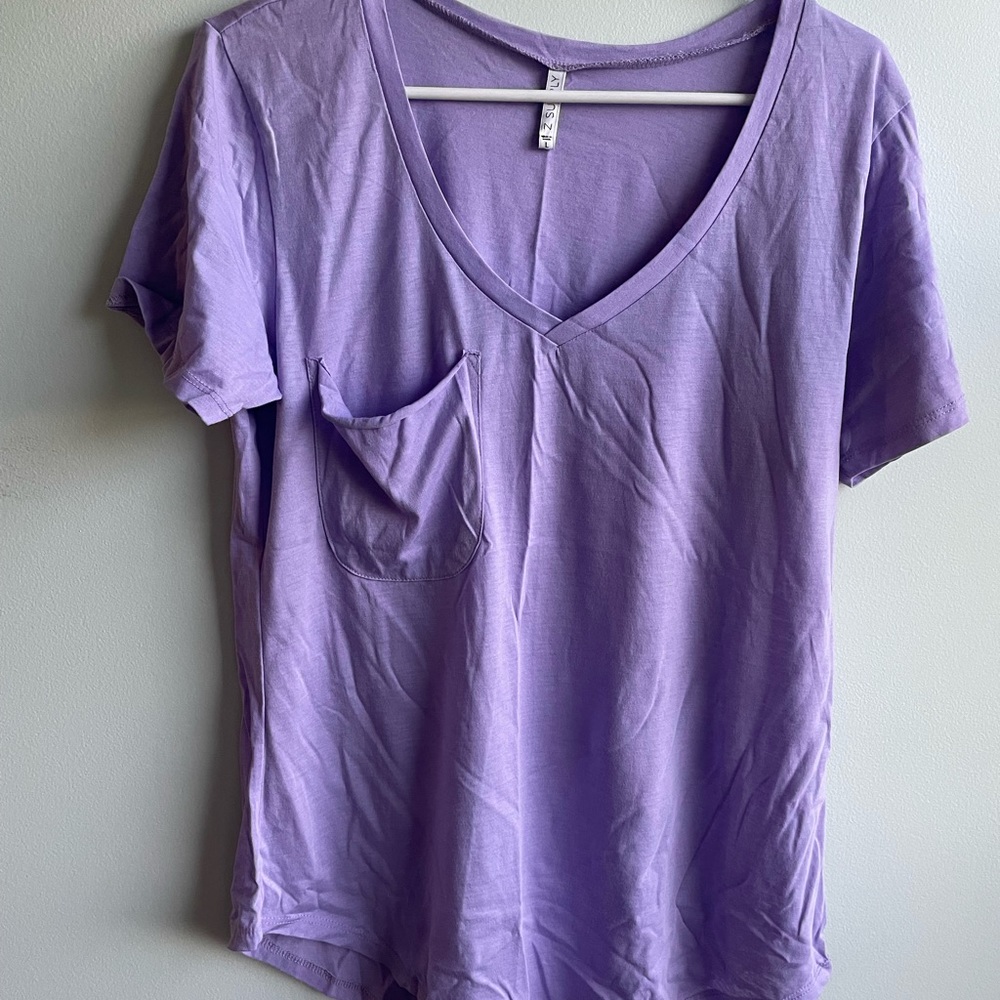 Z Supply V neck, lavender, large